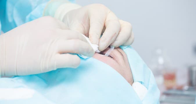Maxillofacial surgeon
